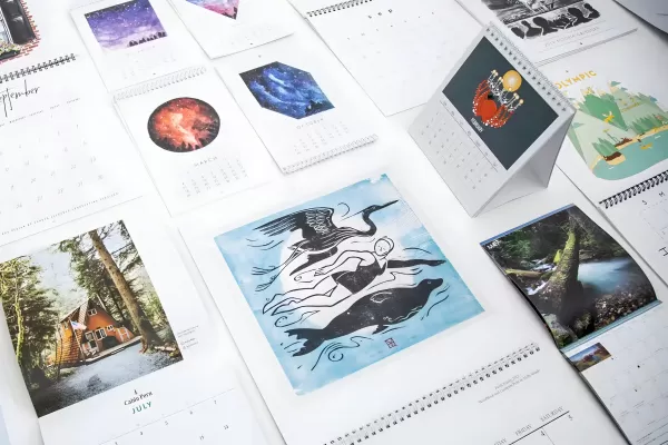 Гайд по календарям: как выбрать формат, крепление, бумагу и отделку