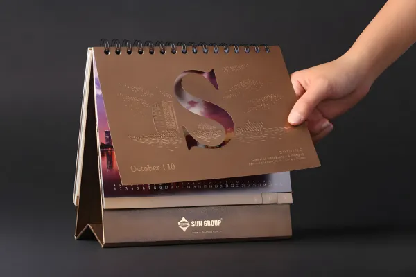 Магия постпечатной обработки: как превратить календарь в премиальный подарок